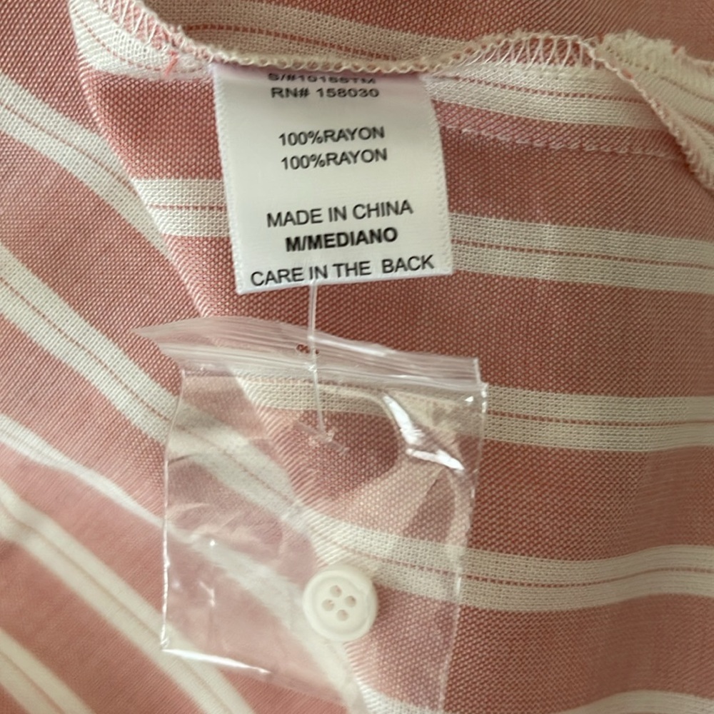 Short blouse by Love Tree in size medium - Picture 4 of 5